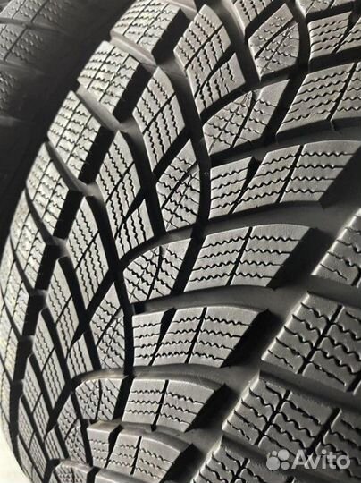 Goodyear UltraGrip Performance 275/45 R21