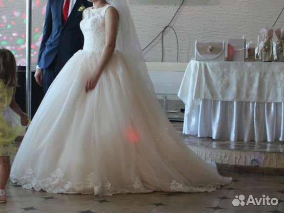 Свадебное платье со шлейфом