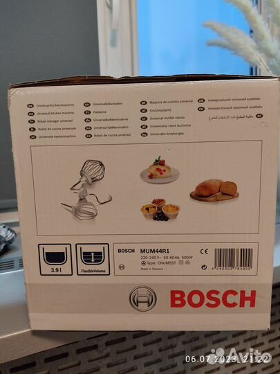 Кухонный комбайн Bosch MUM44R1