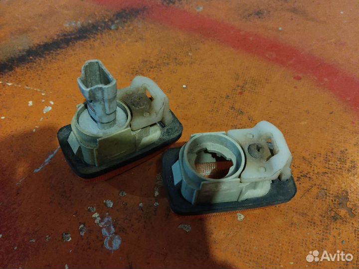 Повторитель в переднее крыло mitsubishi galant 6