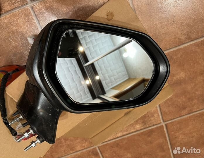 Зеркало правое на toyota camry 70