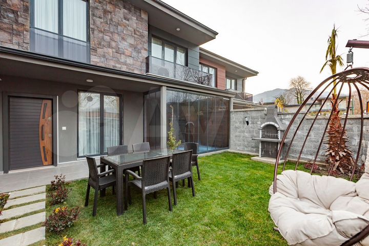 Дом 182 м² на участке 4,4 сот.