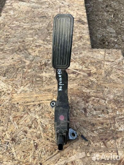 Педаль газа Toyota Corolla 150