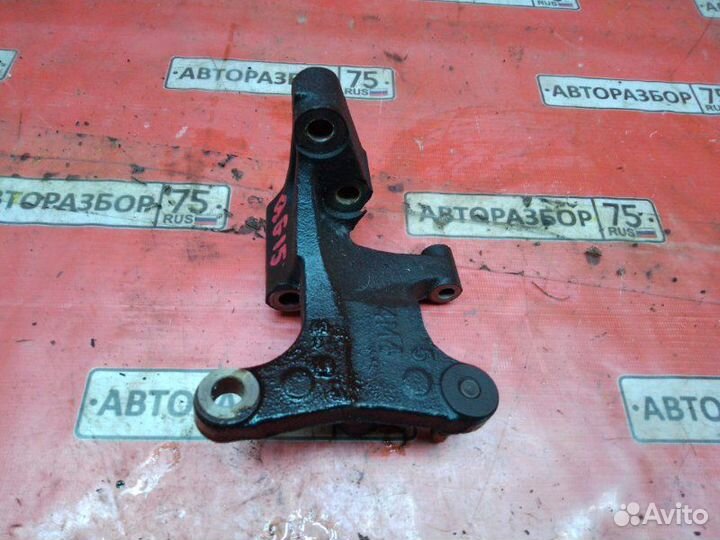 Кронштейн опоры двигателя Nissan Ad WFY11 QG15DE