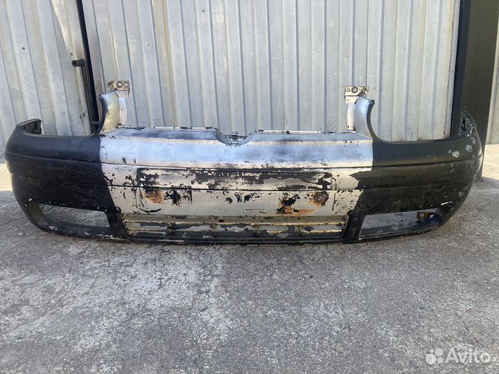 Продам бампер на Фольксваген гольф 4