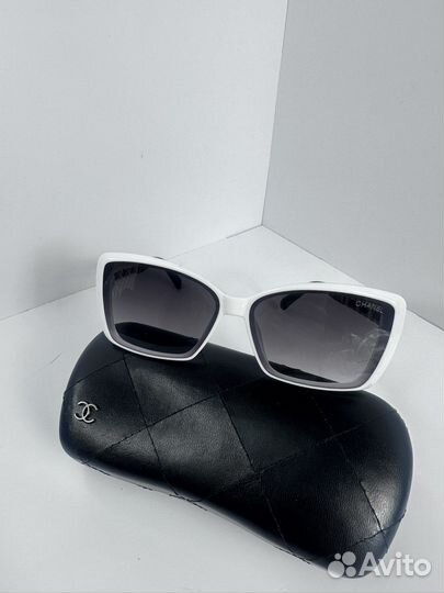 Солнцезащитные очки Chanel