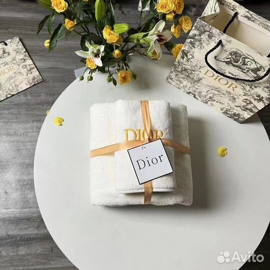 Разные брендовые полотенца 2 штуки в комплекте