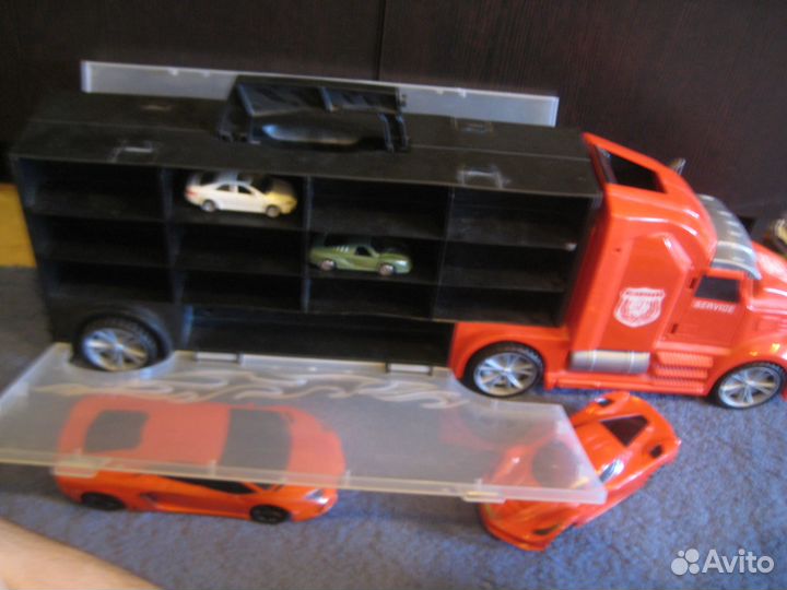 Настольная игра,кубики дер.грузовик-гараж+машинки