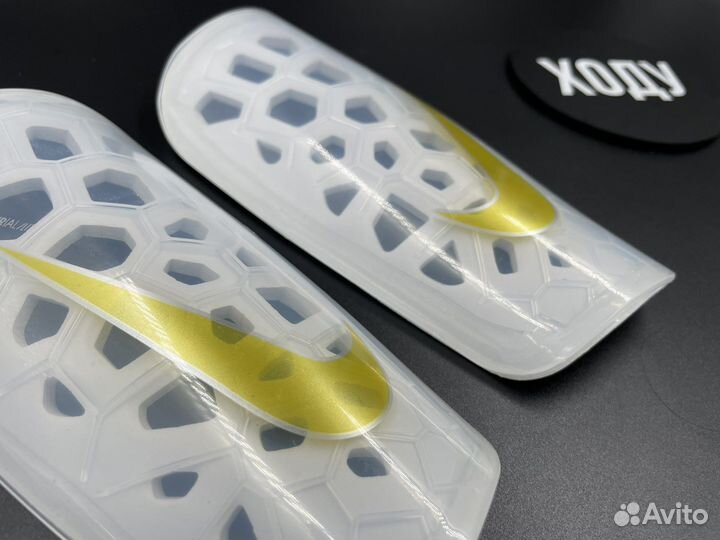 Щитки футбольные nike white