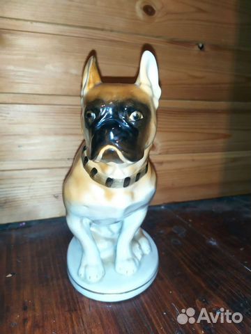 Фарфоровая статуэтка