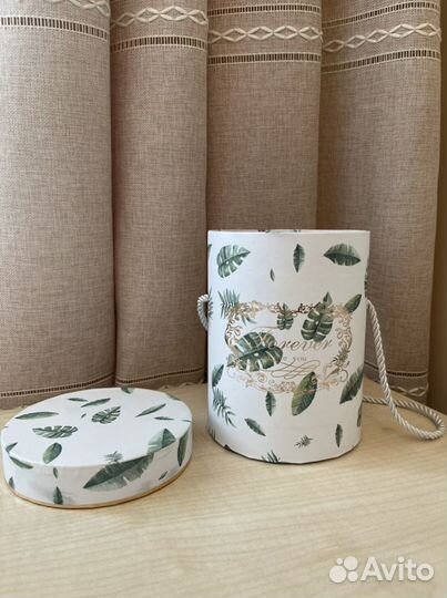 Подарочная коробка