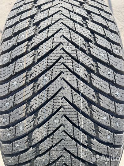 Grenlander Icedefensor Stud II 315/35 R21 140U