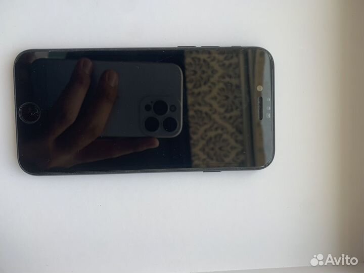 Телефон iPhone se 2020