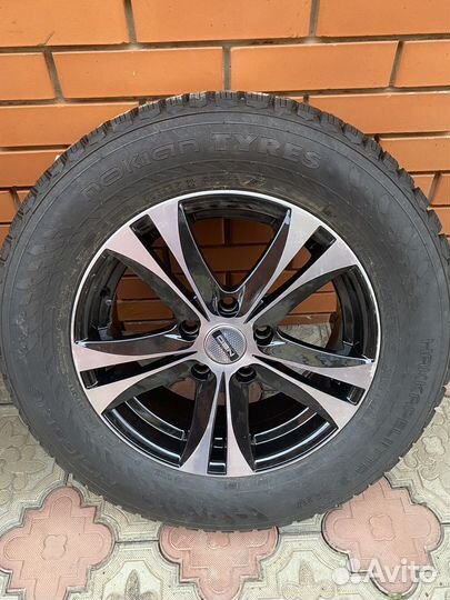 Nokian hakkapeliitta 9 suv с дисками 215/65 R16