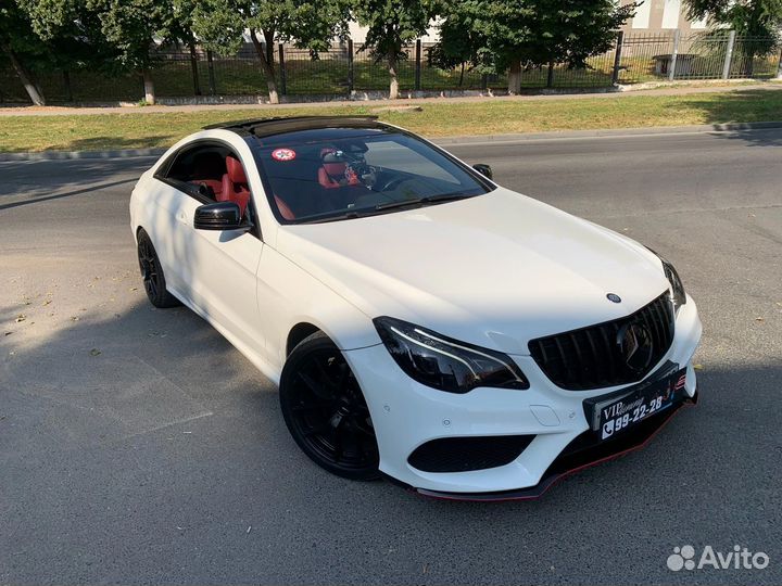 Глянцевая черная крыша полиуретан