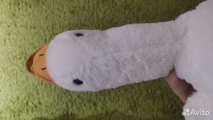 Большой плюшевый гусь