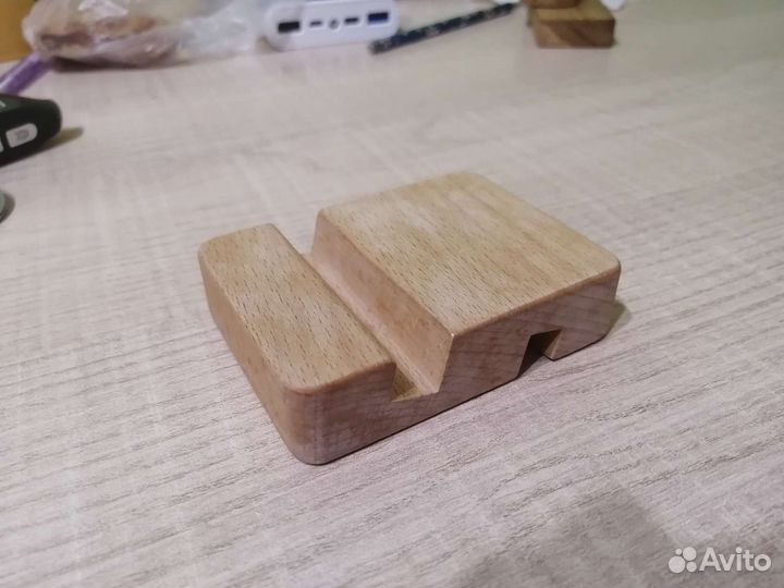 Подставка для телефона из дерева