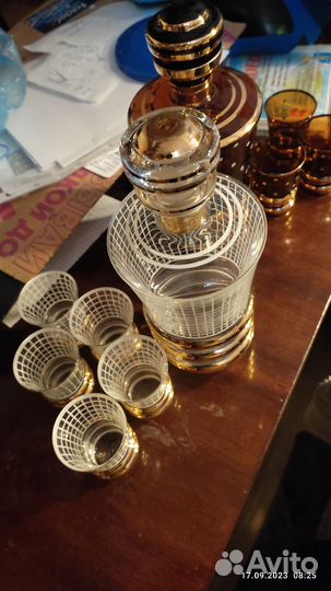 Графины с рюмками