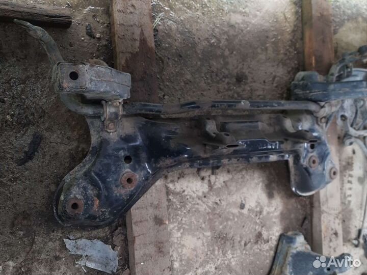 Подрамник передний Hyundai lantra