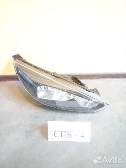 Фара правая Ford Focus 3 2011