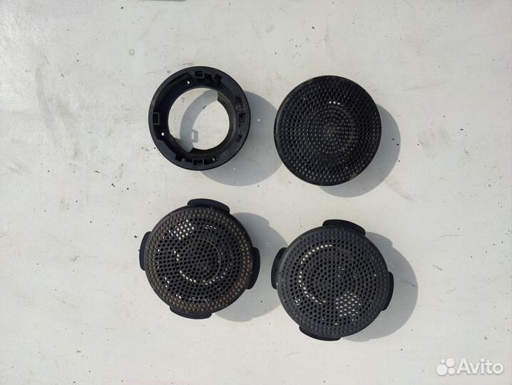 Крышка (крепление) динамика renault logan 1