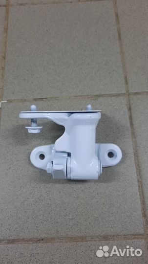 Петля двери