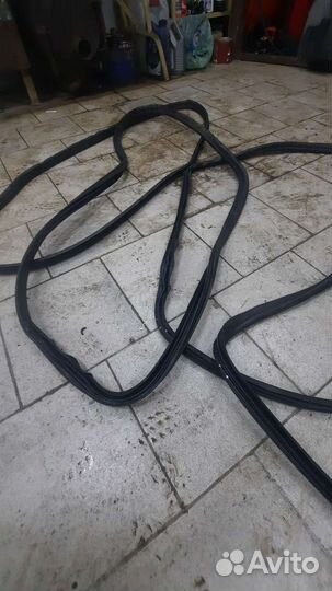 Уплотнитель двери peugeot 308