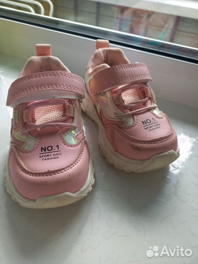 Кроссовки для девочки