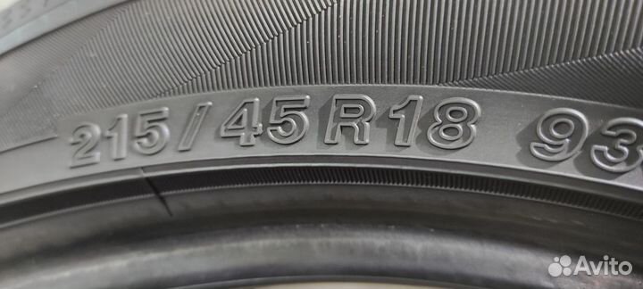 Yokohama BluEarth AE50 215/45 R18