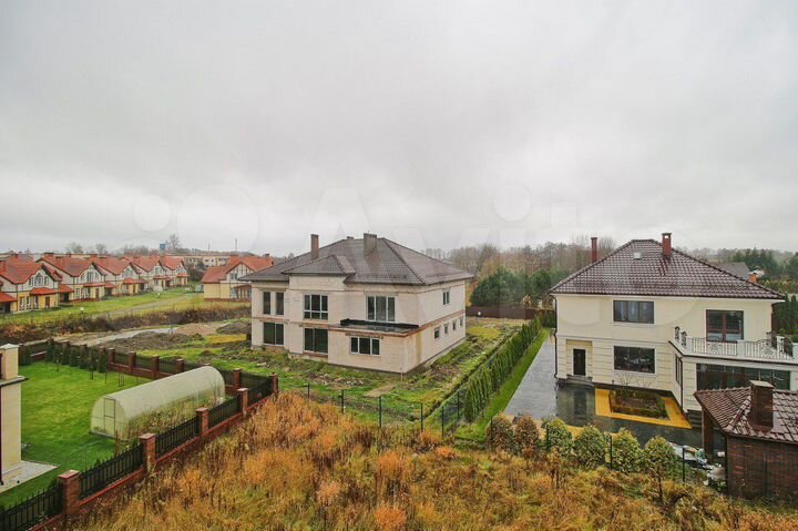 Дом 390 м² на участке 12 сот.