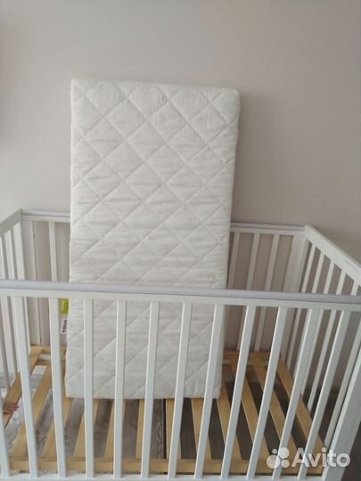 Кроватка с матрасом