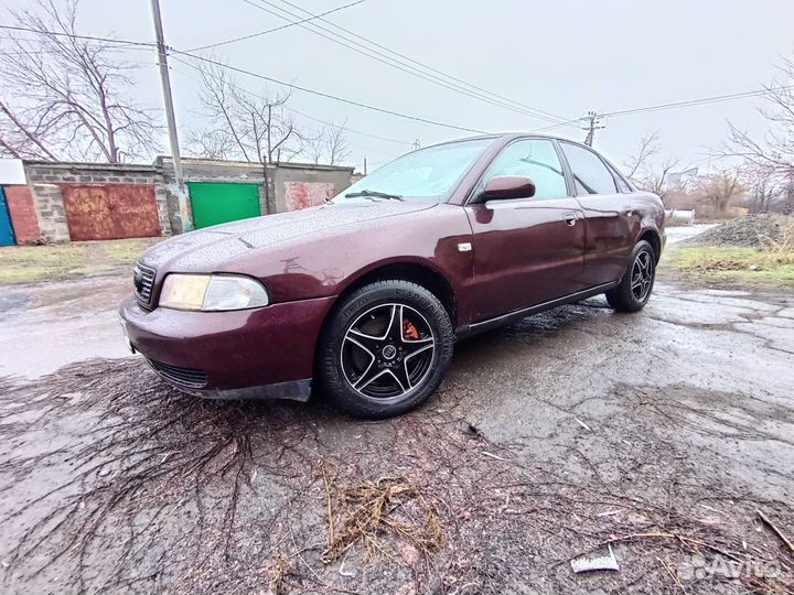 Audi A4 1.6 МТ, 1998, 285 316 км