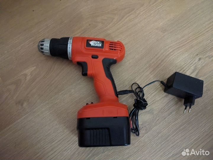 Шуруповерт Black decker 12v