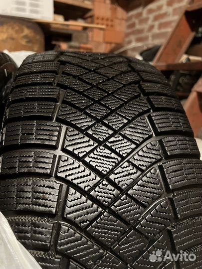 Pirelli Ice Zero FR 225/45 R18 95H