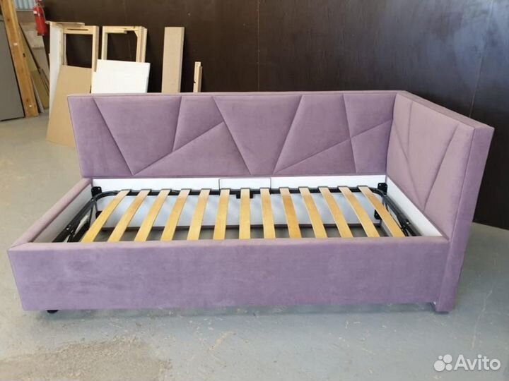 Детская кровать с бортиком