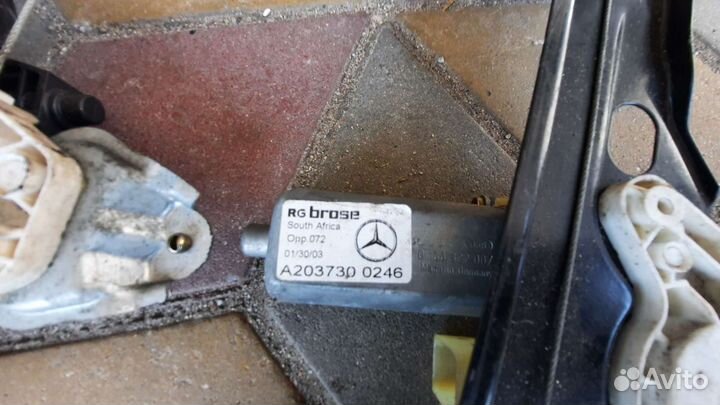 Стеклоподъемник на мерседес C-класс w203