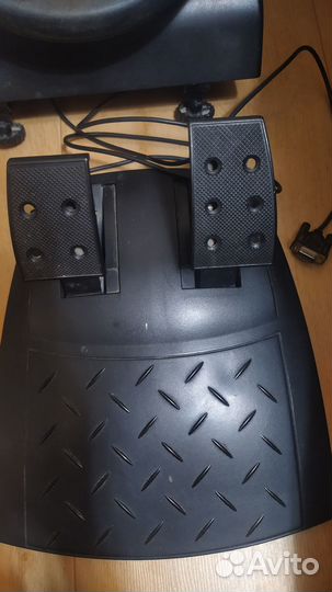 Игровой руль с педалями