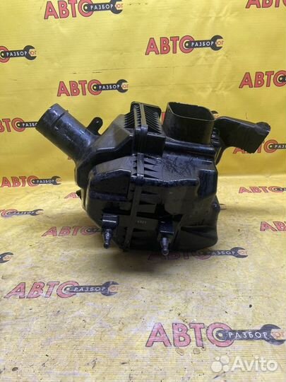 Корпус воздушного фильтра Nissan Fuga Y50 VQ35DE