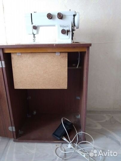 Швейная машинка Чайка 143 с электроприводом