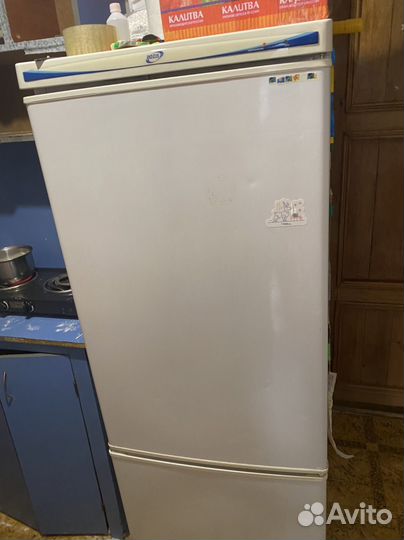 Холодильник бу позис