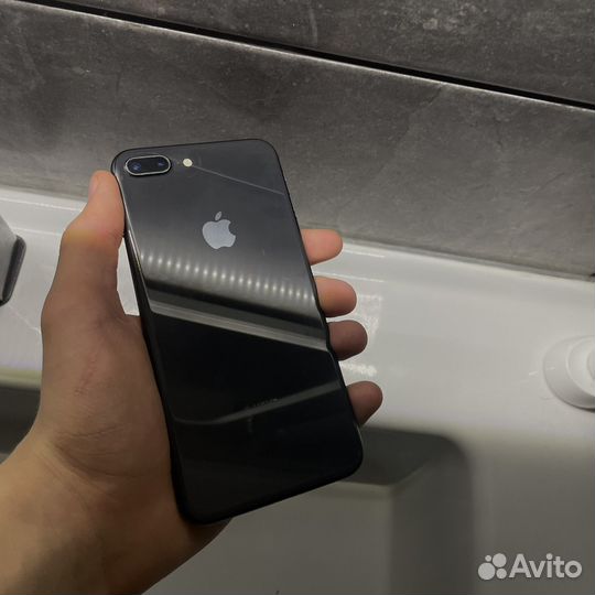 iPhone 8 Plus, 64 ГБ