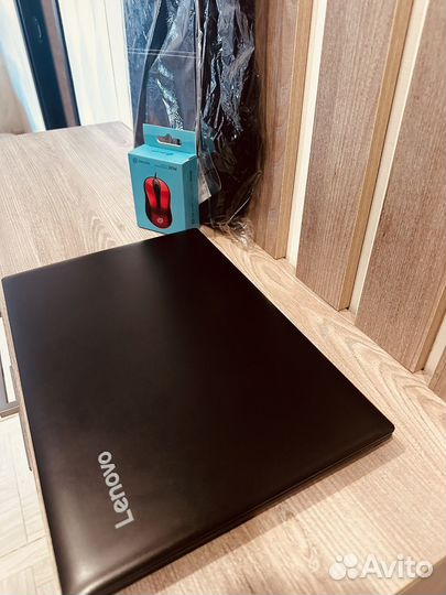 Ноутбук Lenovo полный комплект