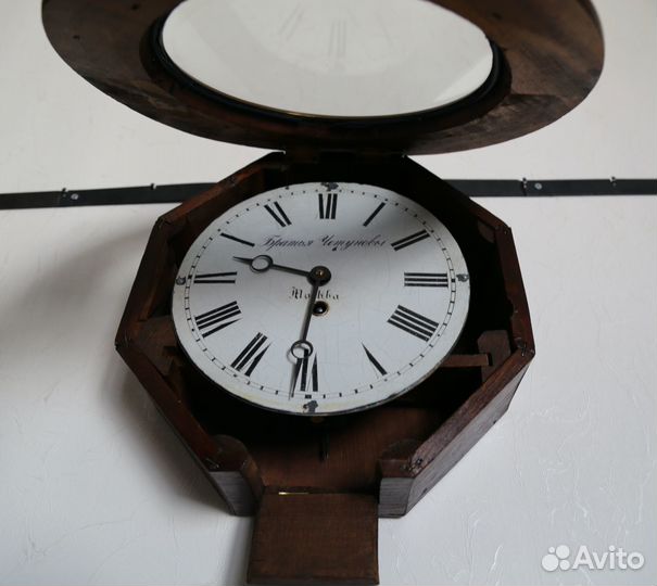 Антикварные настенные часы 