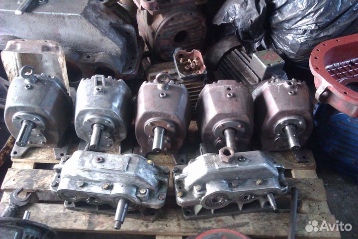 Редуктор червячный 1ч-200 SF68)