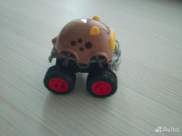 Машинка игрушечная