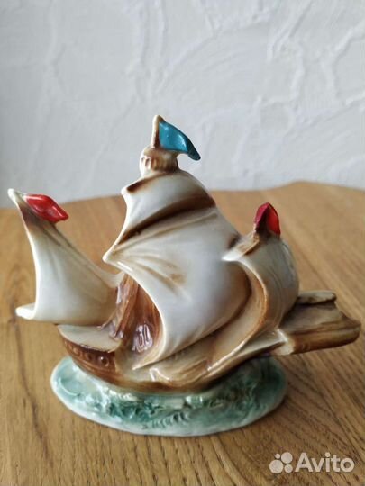 Статуэтка фарфор