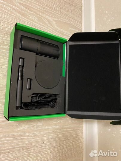 Микрофон Razer Seiren Emote