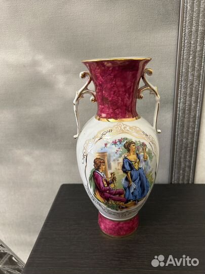 Фарфоровая ваза