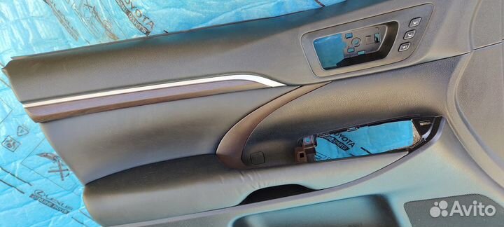 Обивка водительской двери Хайлендер 2013-2016