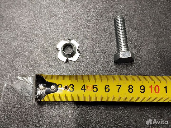 Врезные гайки по дереву с усом с болтом для кейсов